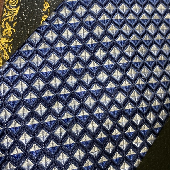 Luxury Tie - Picture 3 of 6